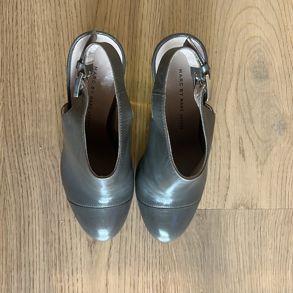 Marc by Marc Jacob’s Grey Leather Heel strap Lucite Heel Shoes - Picture 4 of 8